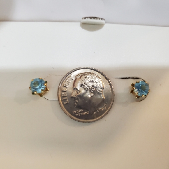 Stud earrings light blue crystal stones - Picture 2 of 2